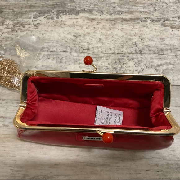 New Miu Miu kisslock red crossbody bag GWP - Picture 2 of 3